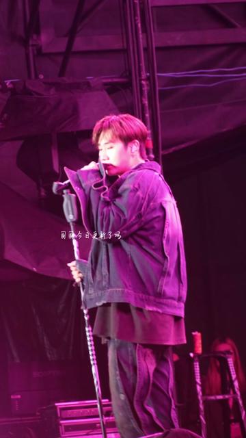 汪苏泷《一笑倾城》 我承认哥跟我有点暧昧 谁能拒绝对你笑的宝藏男孩