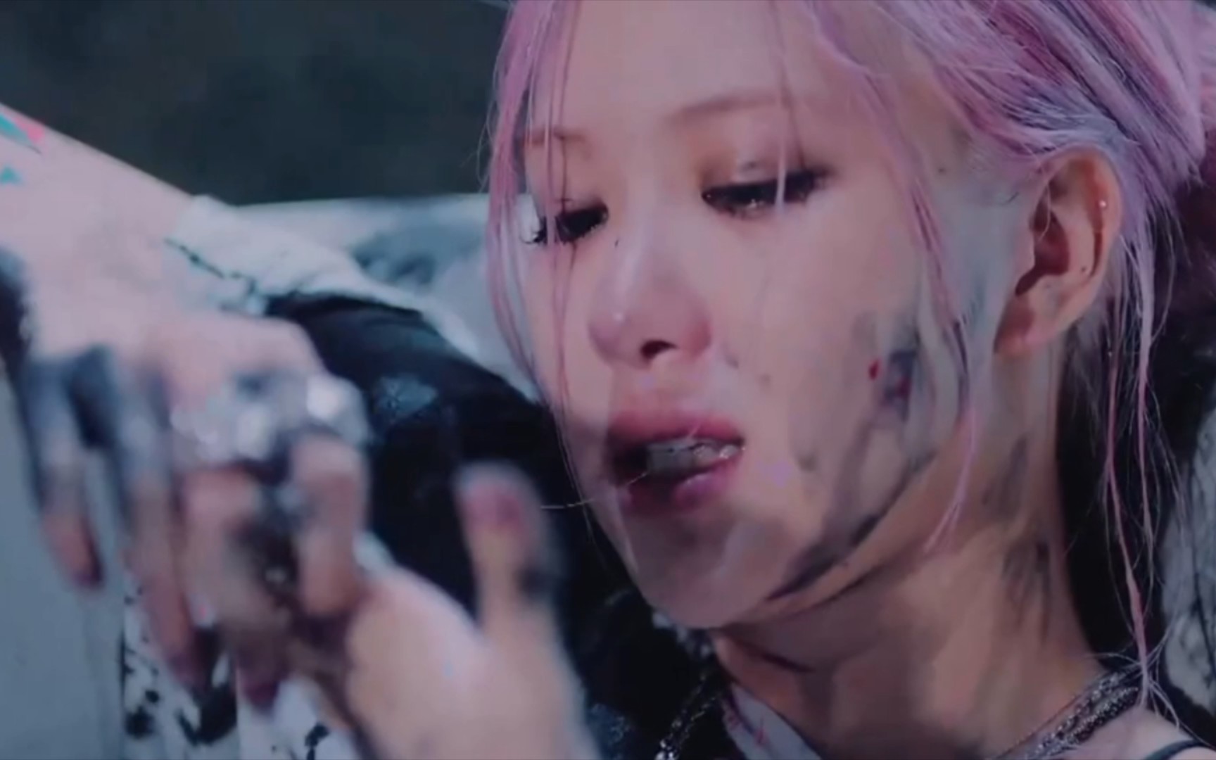 blackpink mv里的"哭戏"