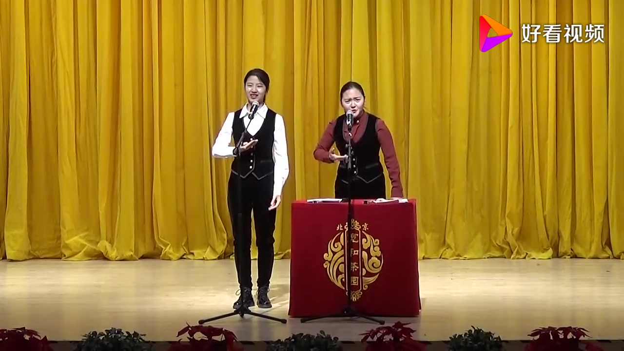 [图]【相声】两个女生说段子，相声界的一股清流，好看的相声演员不多了