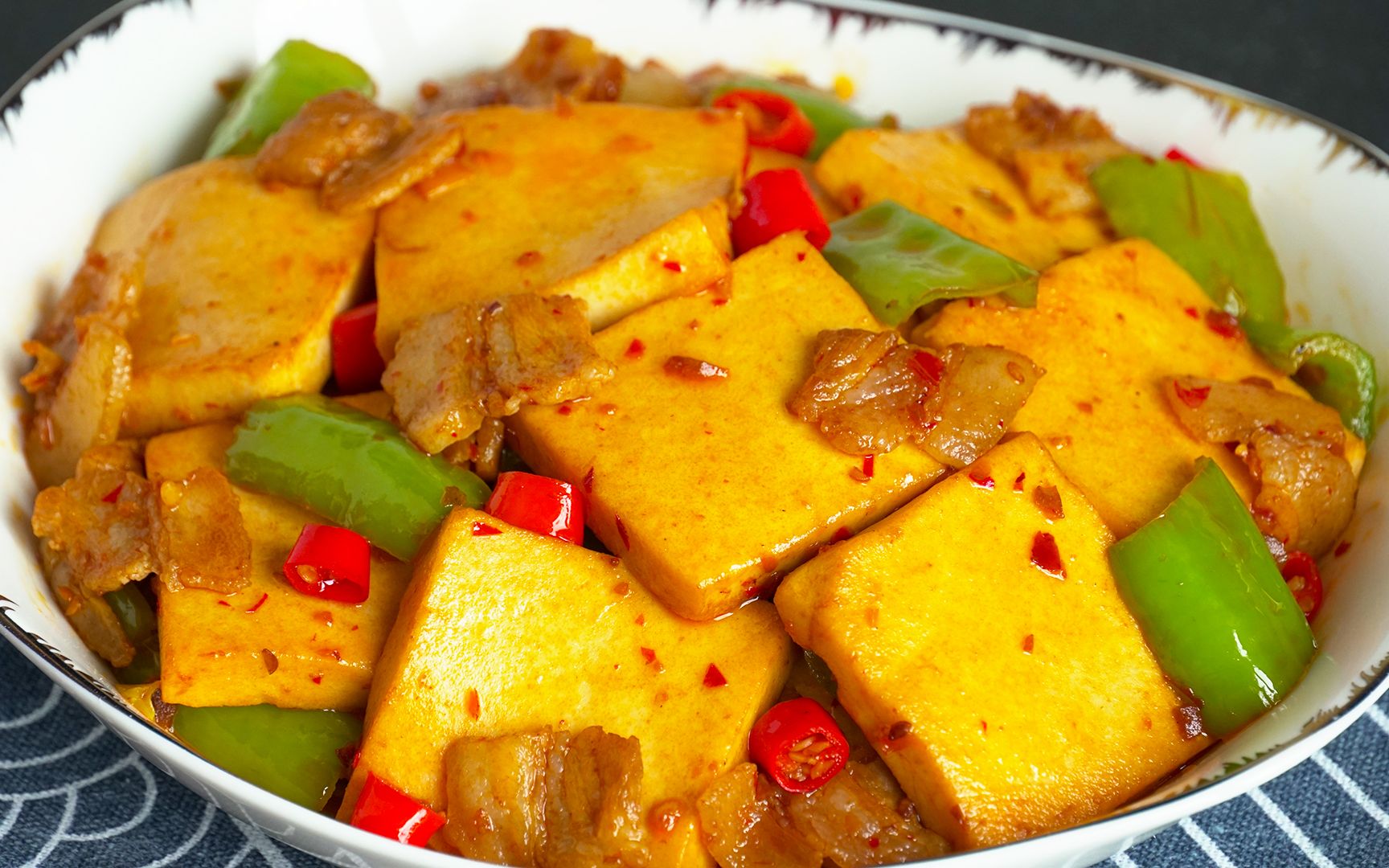爱吃千叶豆腐的不要错过，教你8种家常做法，外脆里嫩比肉还好吃 - 哔哩哔哩