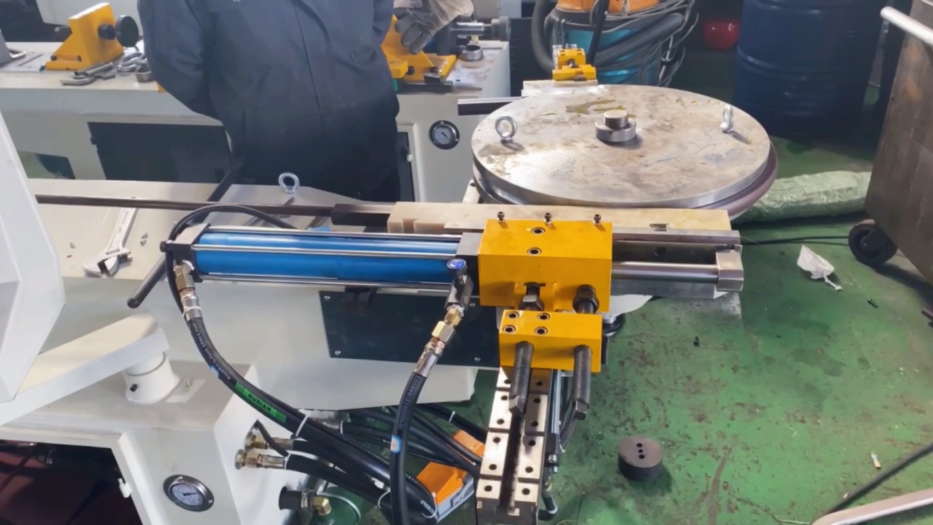 弯管机弯u型180度液压半自动弯管机视频