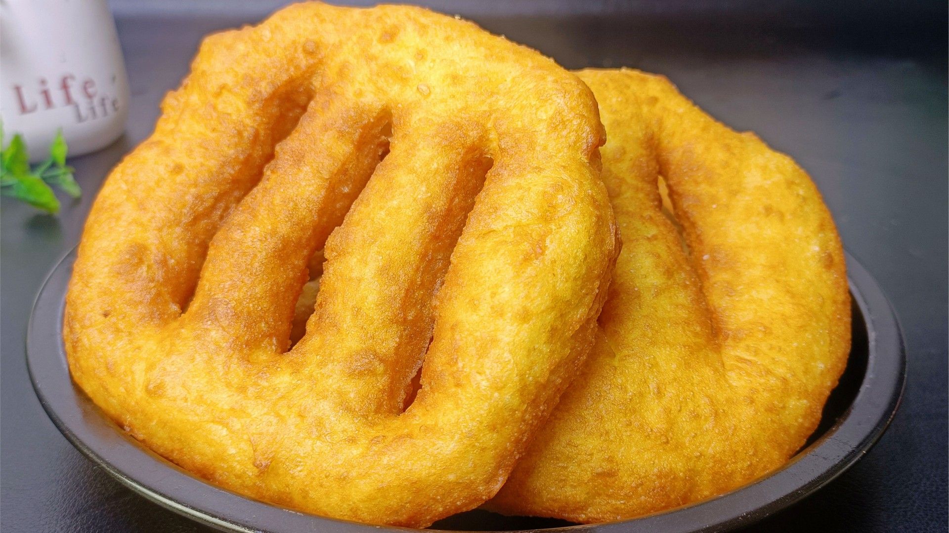 在家怎么做炸油饼「在家怎么做炸油饼视频」