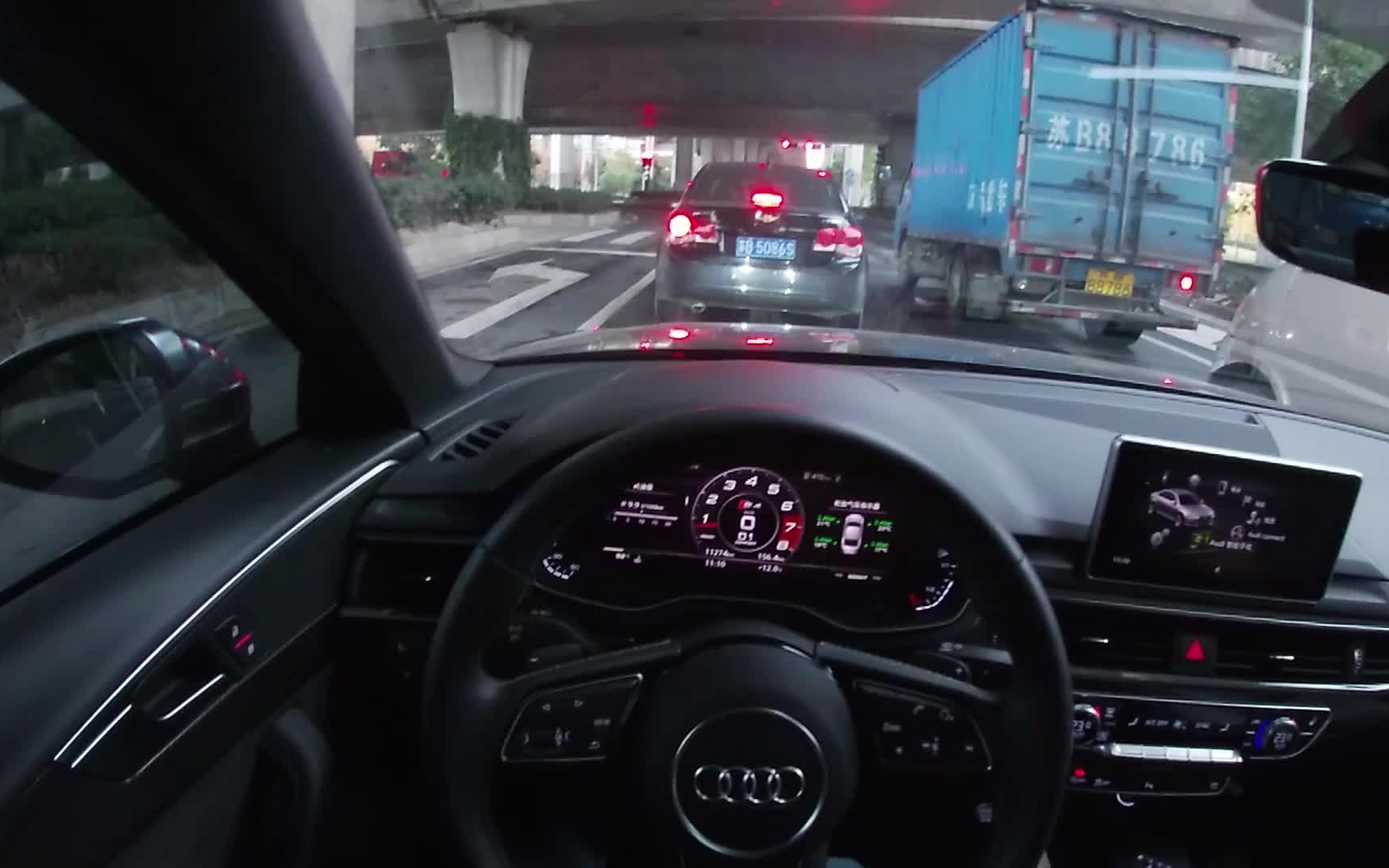 第一视角:看这孩子多懂事儿,帮老爸选了这台车,重燃老爸的驾驶激情.