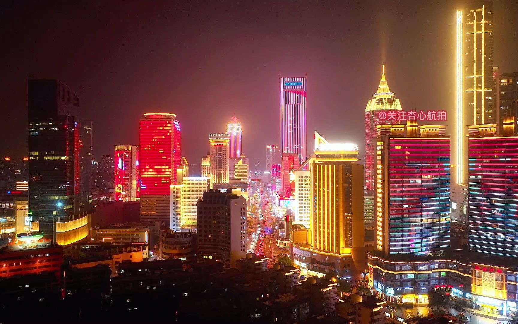 无锡三阳广场,以其独有的亮化,点亮中国红,庆国庆,喜迎二十大!