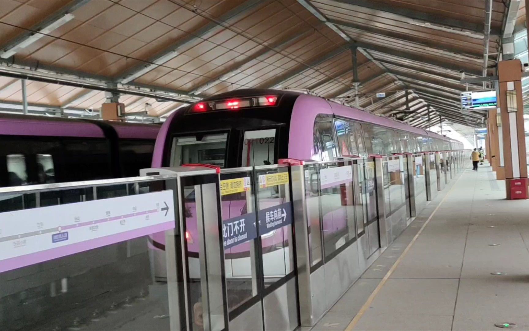 【南京地铁】宁句线s6列车进洞人猿京南站