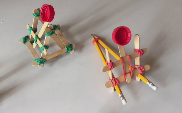 油管搬运教你做四款迷你投石器妈妈再也不用担心我会乱扔棒冰棍了