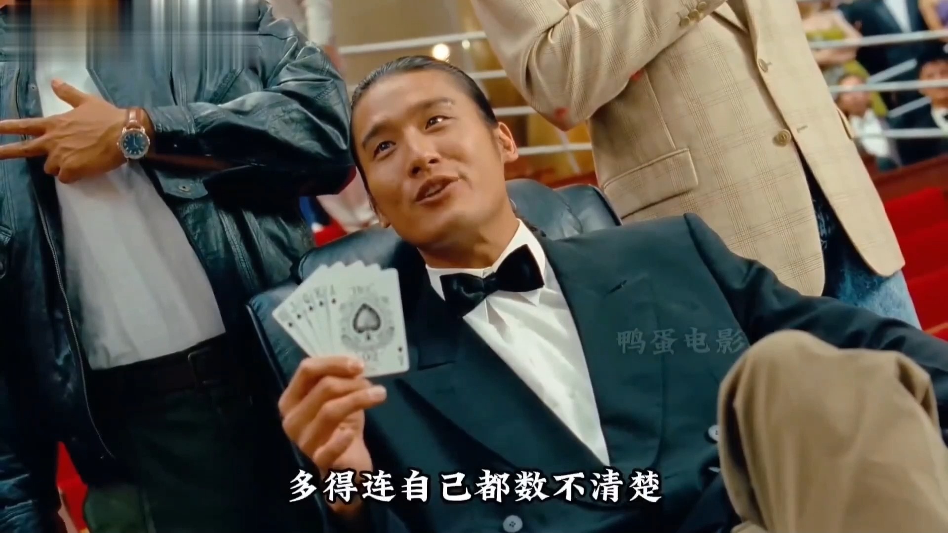 "你看什么看,难道一副牌有两个方块2"周润发的《赌神2》放到现在也是