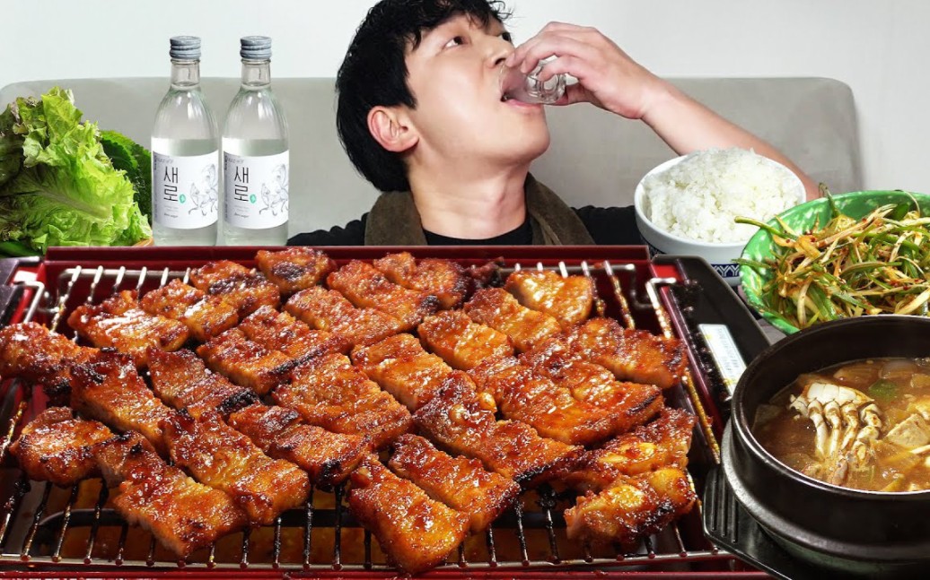 韩国富二代过年不回家,躲在出租屋吃烤肉,道出内心心酸,真可怜