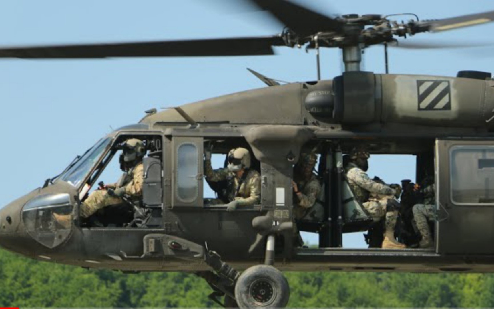 uh-60黑鹰直升机的空中突击训练