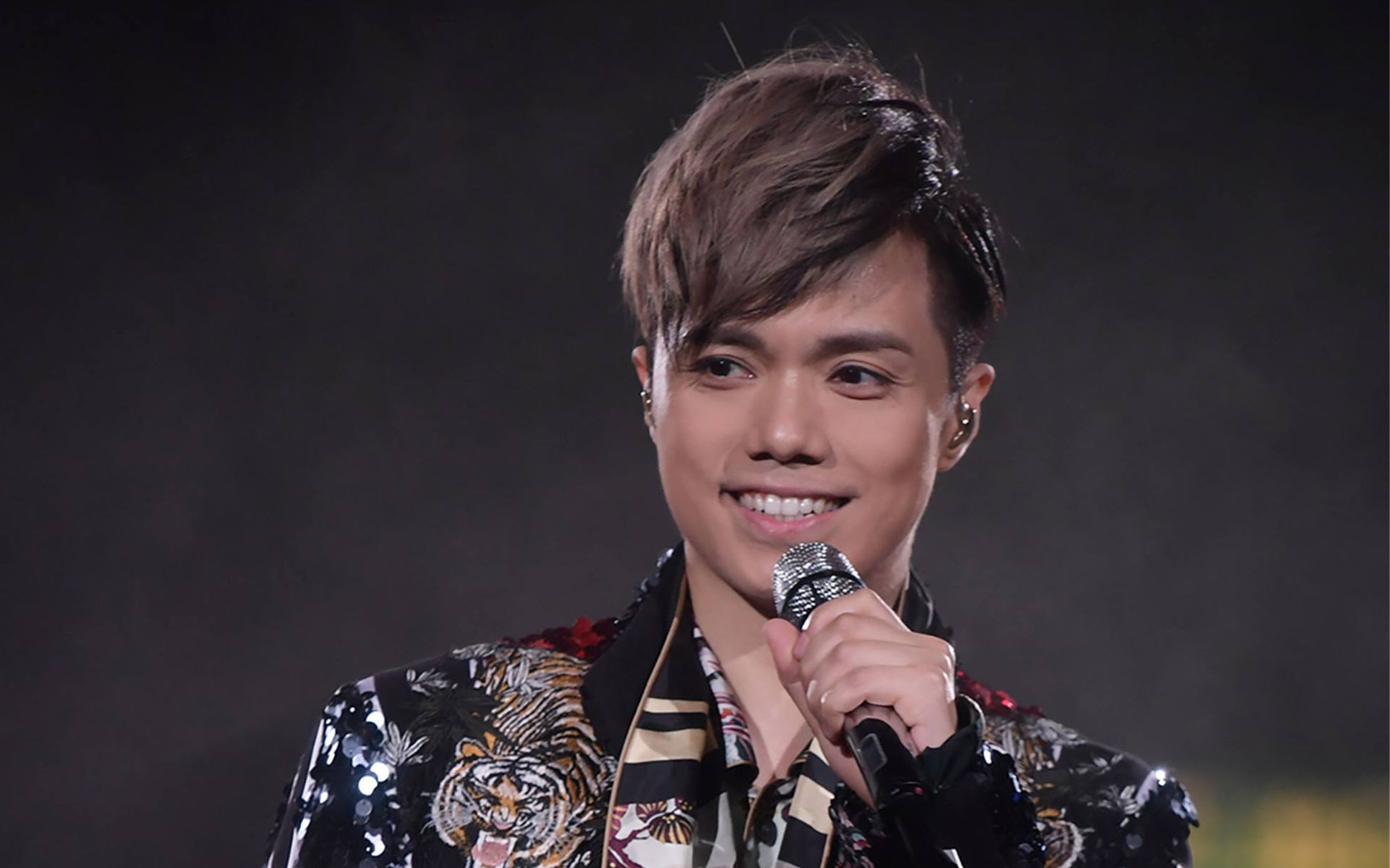 唱歌教学:张敬轩《只是太爱你》唱歌技巧学习,你知道这里用到几个技巧