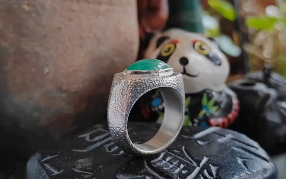 老坑马眼翡翠镶银戒指