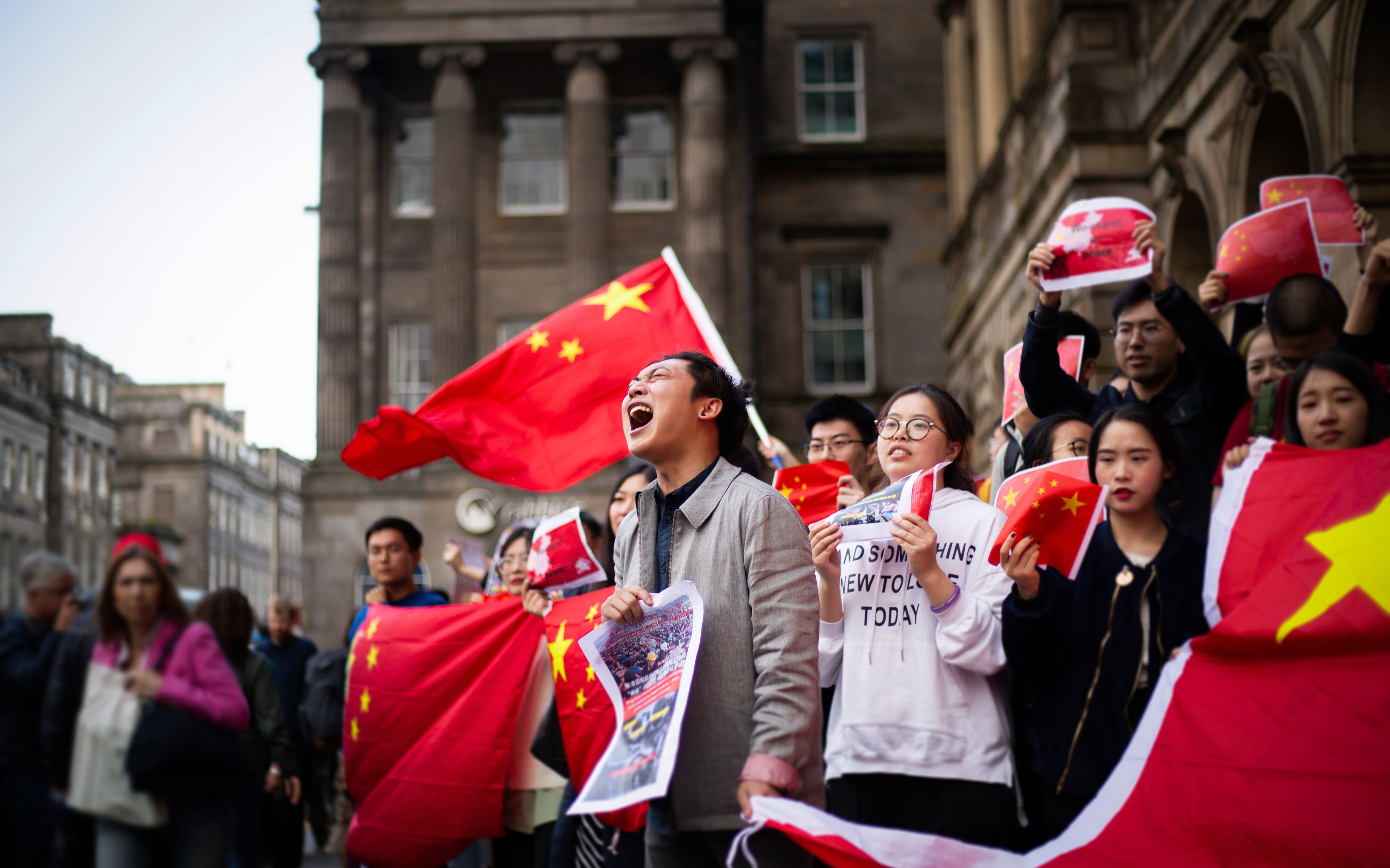 [图]异国街头，他们为了祖国声嘶力竭地呐喊：We are Chinese！Tell the Truth！