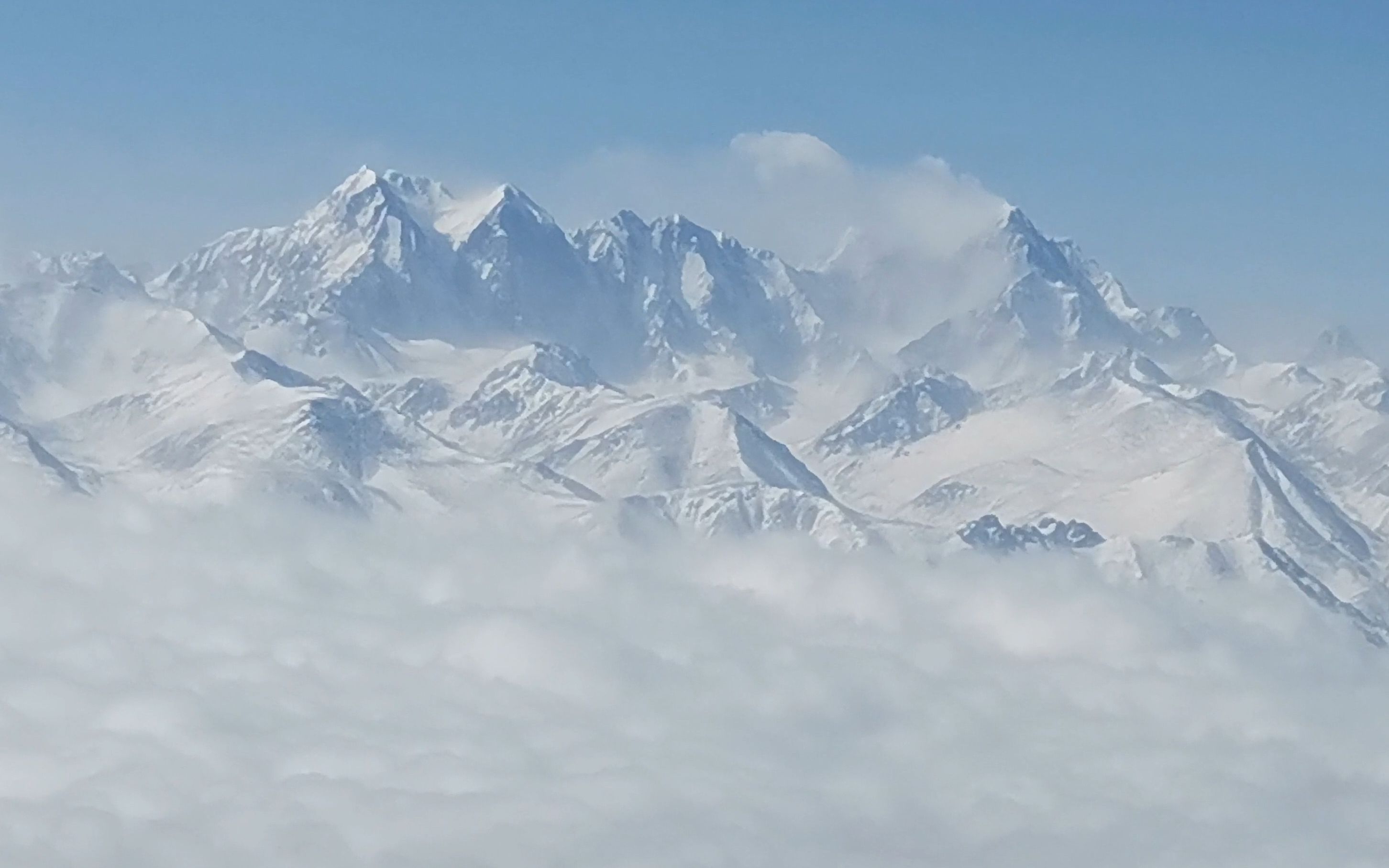 航拍天山博格達峰