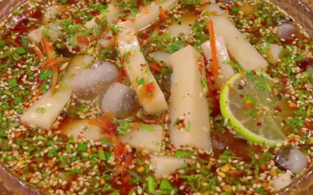 家乡特色美食,傣味柠檬凉粉,吃过的人都知道它有多美味,好吃到让你