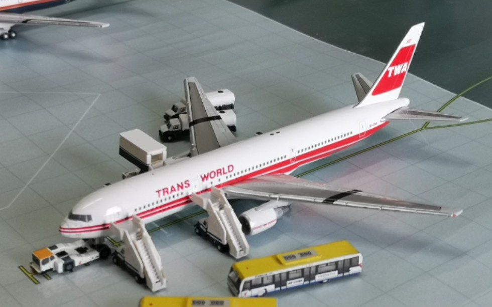 gj环球航空双腰线涂装波音767飞机模型开箱