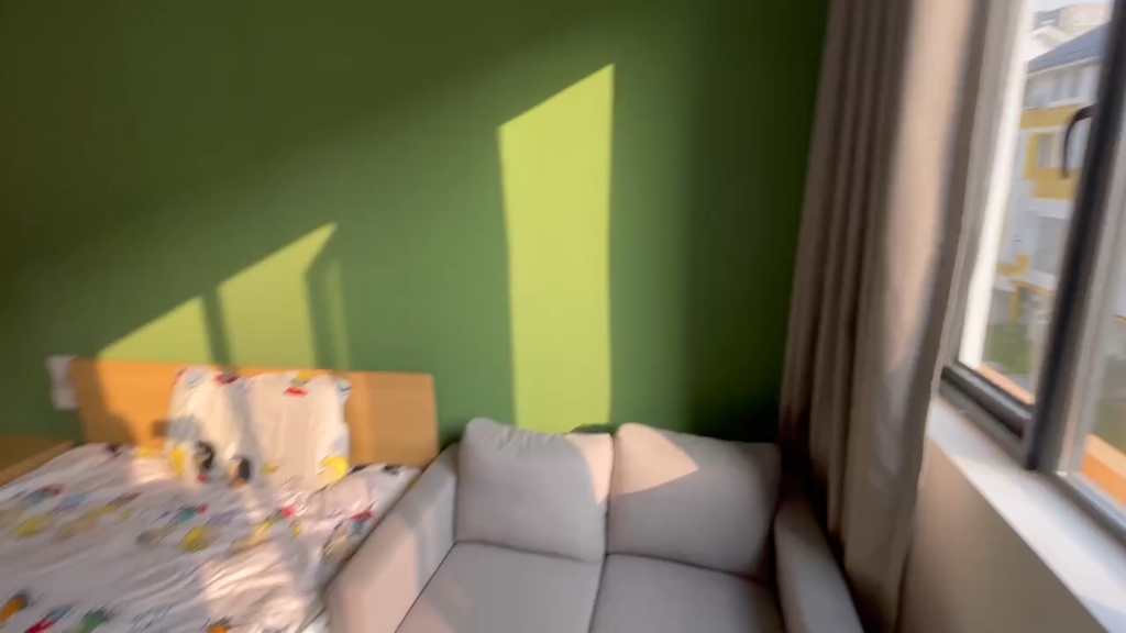 7.温馨小窝|绿色墙面卧室