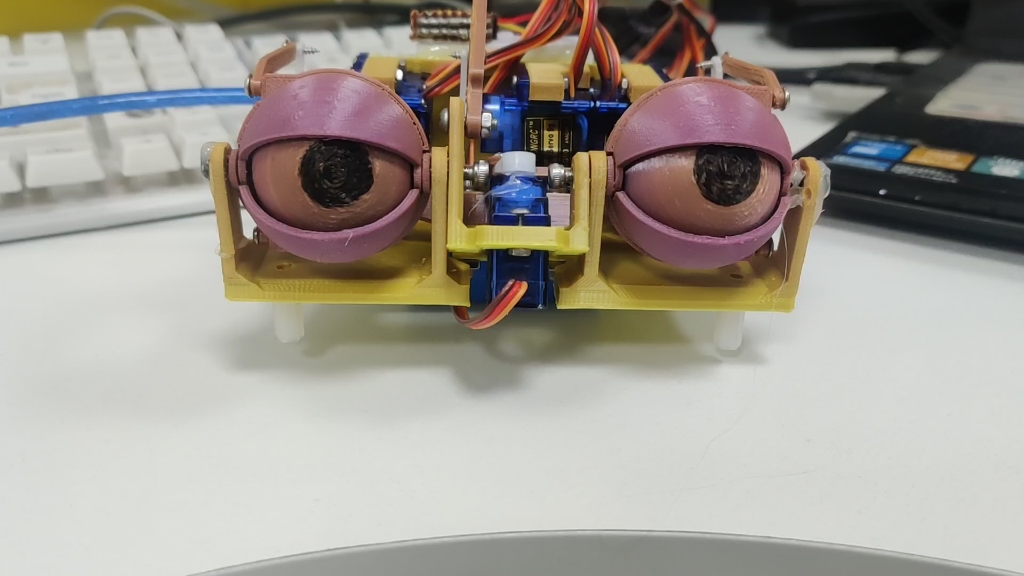 做了个机械眼,哈哈哈,好像眼球有点歪⊙﹏