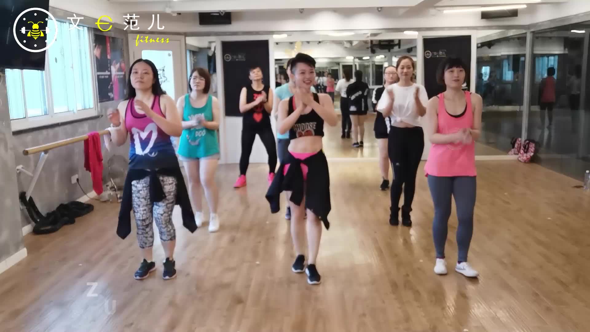 [图]跟着美丽小姐姐燃起来！一首性感又潇洒的ZUMBA，让脂肪快乐离开你！