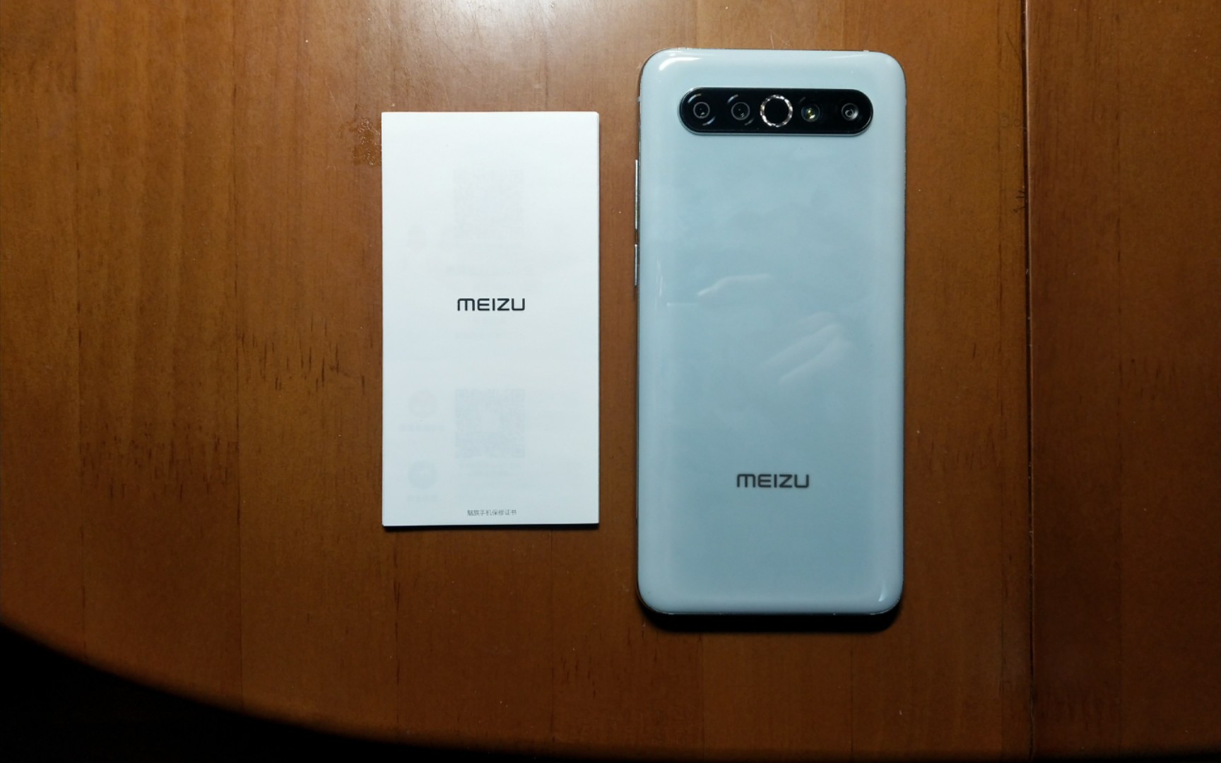 官网3699元买的魅族17pro月白天青,颜值真的很好看,小厂有点可惜!