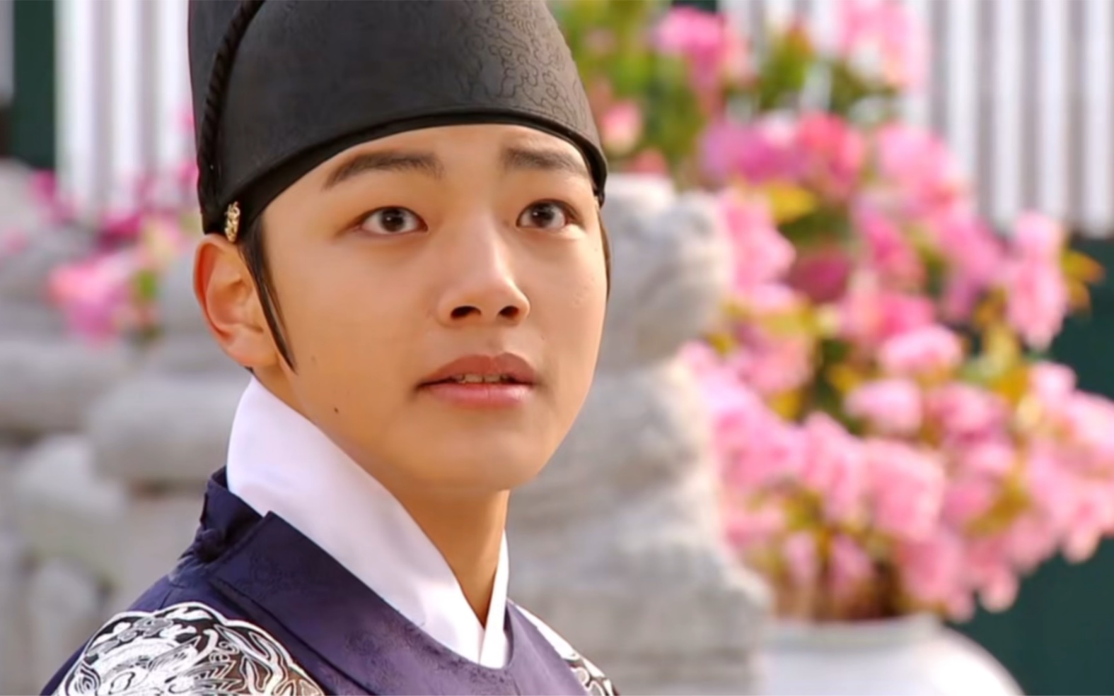 拥抱太阳的月亮13烟雨喝下了父亲亲自帮她熬的药