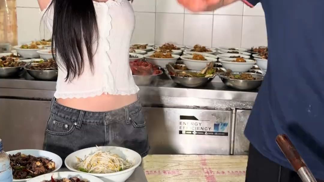 蚌埠小潘国际大酒店,和无锡娜扎整4个菜,小喝点 蚌埠小潘国际大酒店,和无锡娜扎整4个菜,小喝点