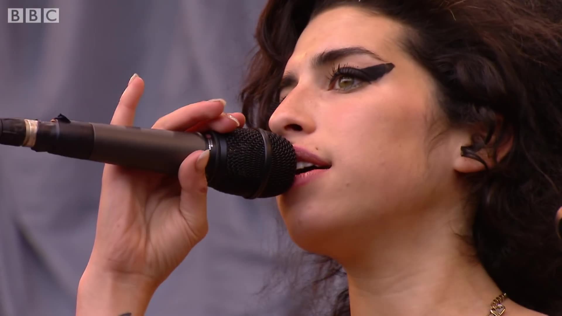 amy winehouse - tears dry on their own (glastonbury 2007)_哔哩