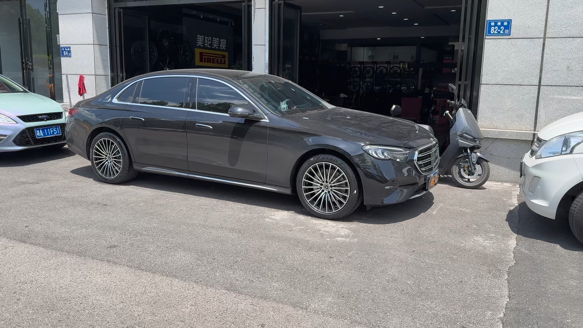 奔驰e300轮毂轮胎改装升级:前245/45r19 后275/40r19