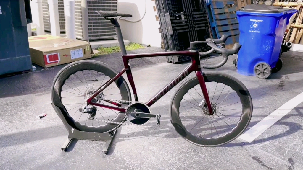 第一视角带你欣赏闪电tarmacsl7pro公路车细节