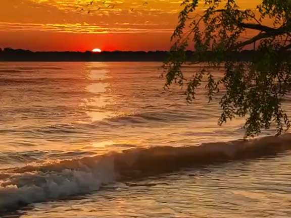 晚霞每到日落最美的彩云风景,日落黄昏的天空很美