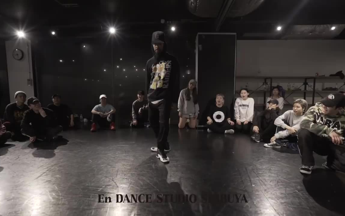 [图]【En Dance】 Josh WIlliams X Akanen 两个版本编舞 Chris Brown - To My Bed