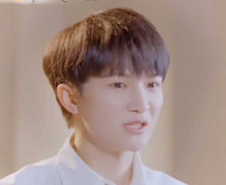 周深日常访谈,乖宝贝那种,邻家大男孩,没有明星架子.