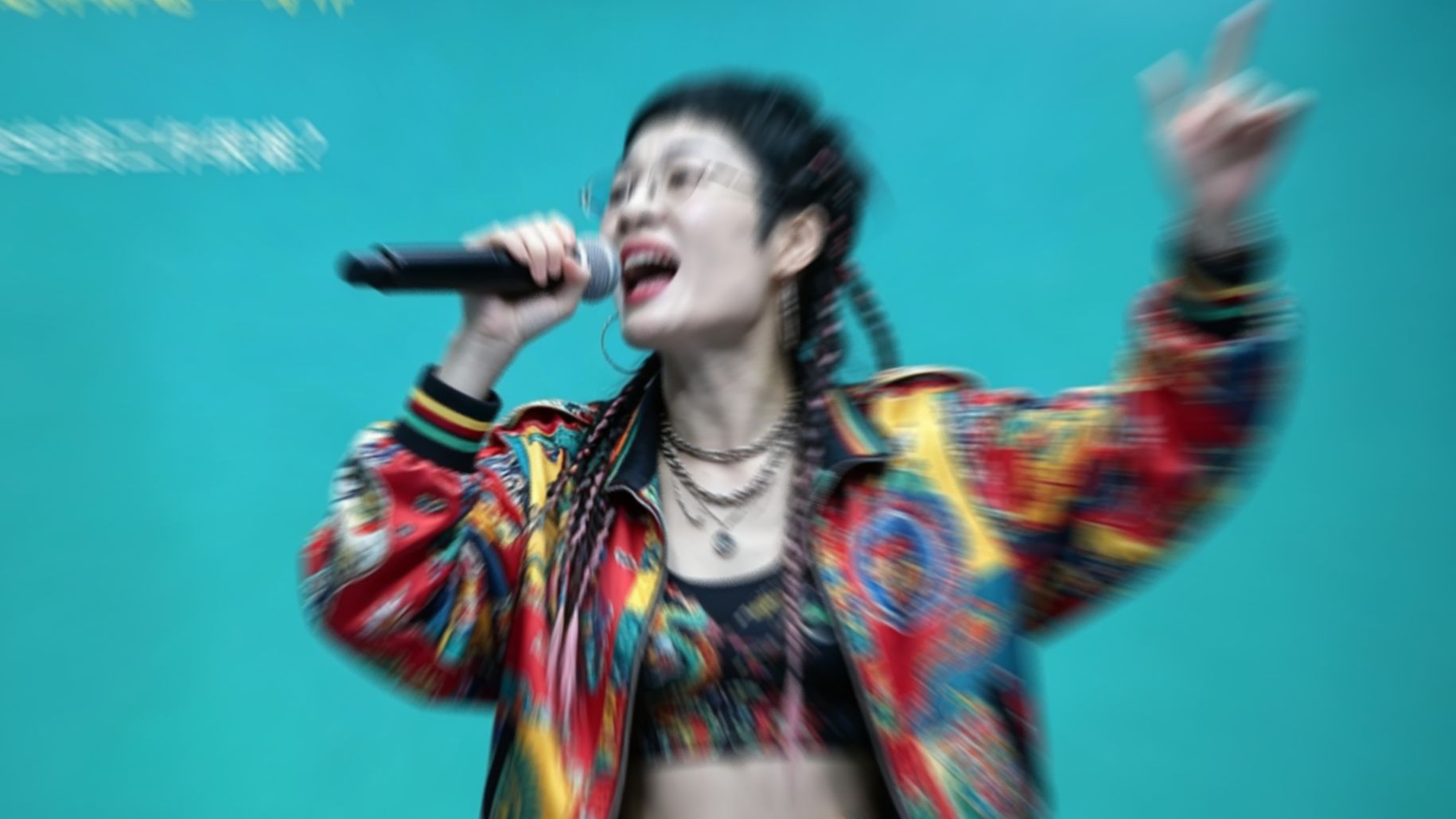 不是？没人跟我说她上课还讲Rap啊？？