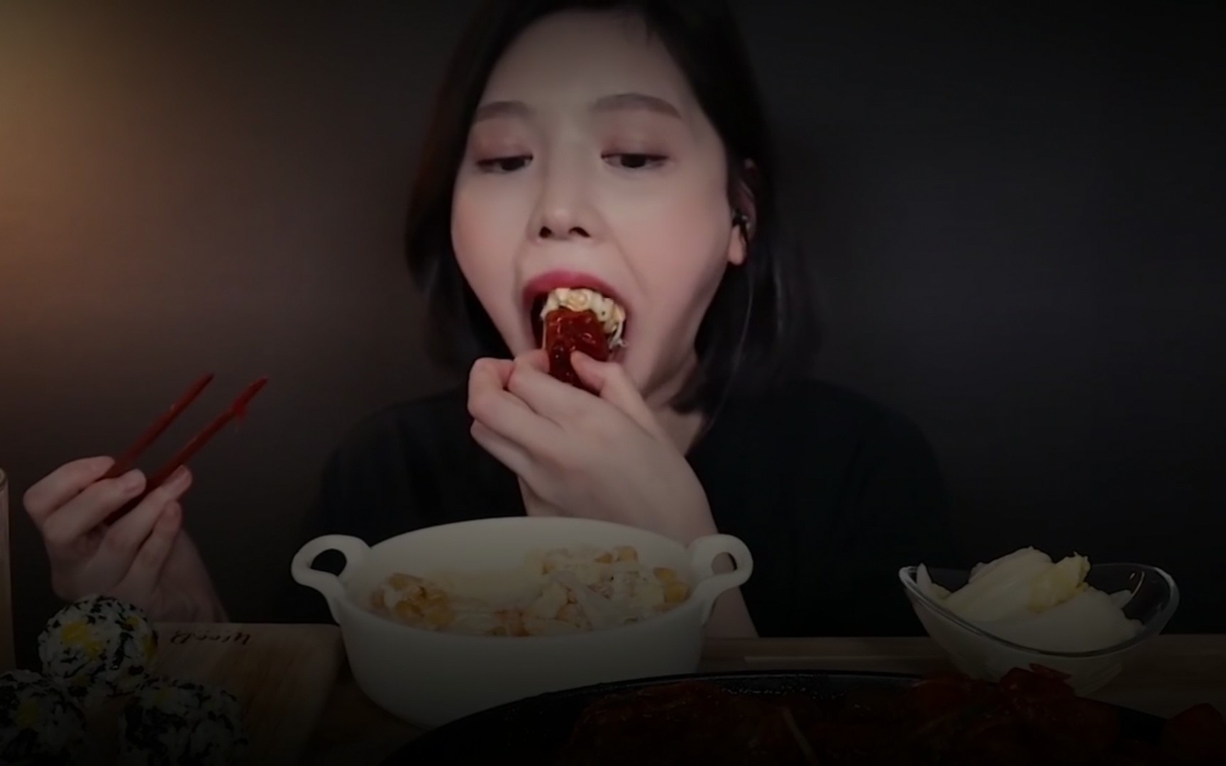 【韩国吃播boki】芝士鸡蛋糕饭团,嘴大就是任性 深渊巨口!