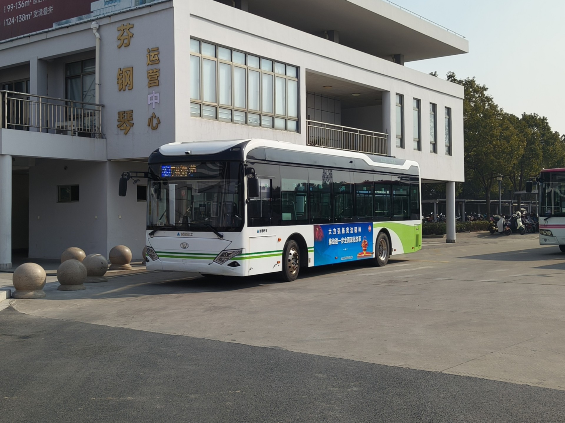 亭林3路 sxc6112gbev3 金山铁路亭林站》亭林汽车站