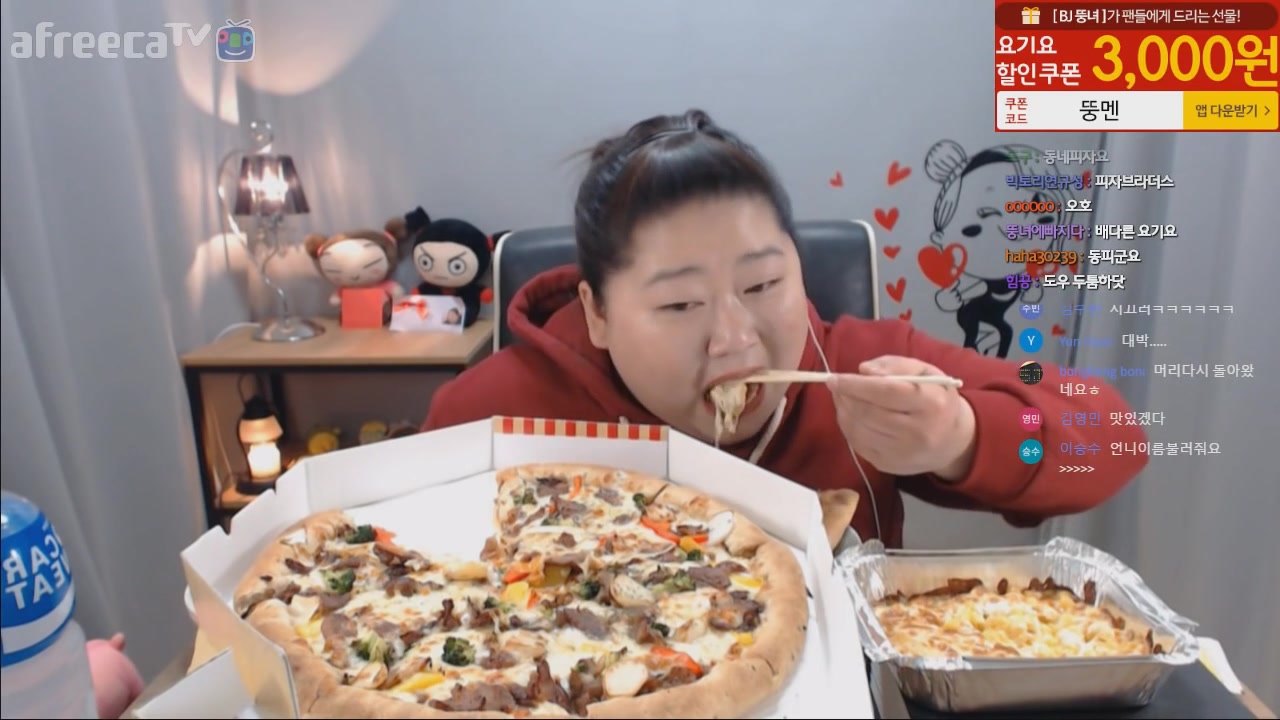 韩国吃播胖妞吃炭火烤肉季蕃茄比萨