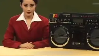 Télécharger la video: 【恶搞】70年代末批判罗大佑歌曲的播音员