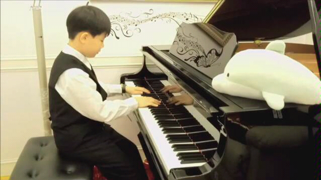 [图]Chopin - Fantaisie Impromptu Op. 66 C# minor (蕭邦 - 幻想即興曲 升C小調) (age 9)