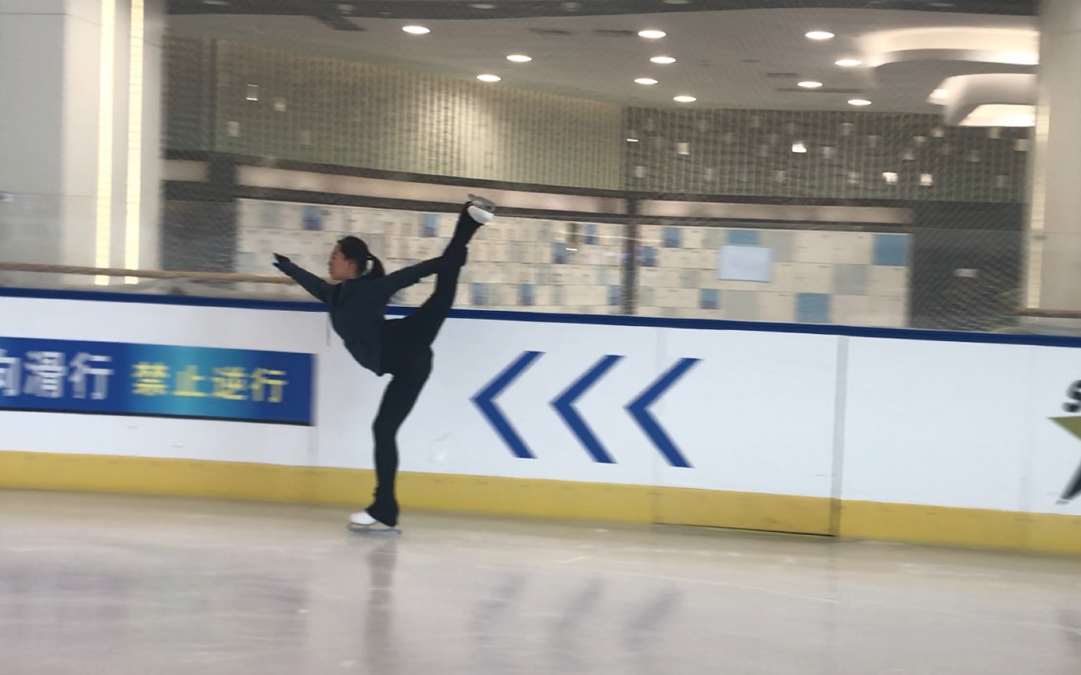 花样滑冰提刀燕式2019221