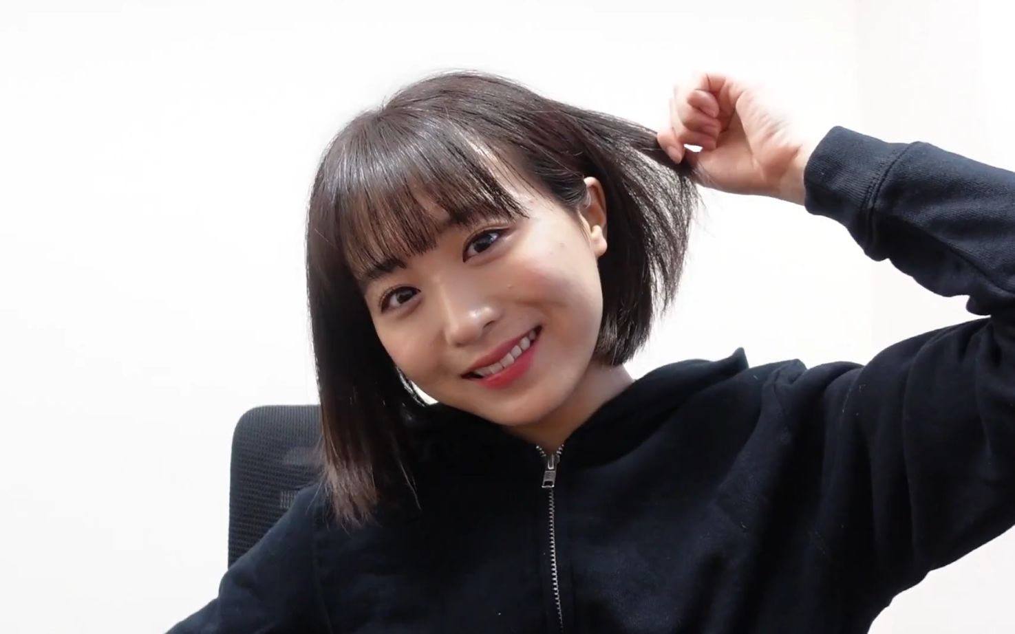 中字坂口渚沙210628初次剪短发