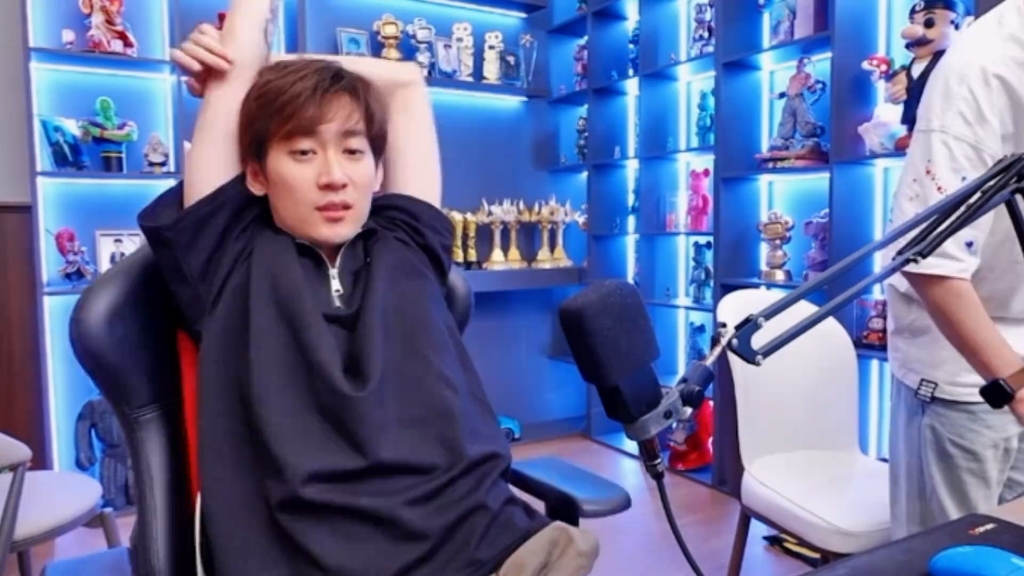 王者荣耀天赐:"我不是粉丝我只是路人"却每周安利两次华晨宇