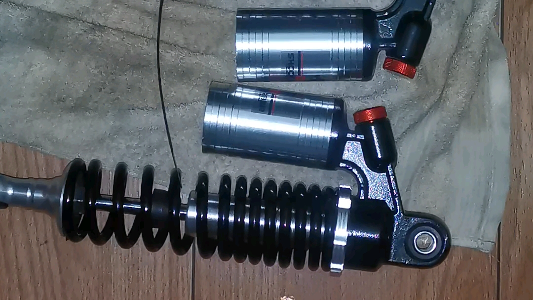 dps狼王老款气囊减震拆解:气囊是真的.