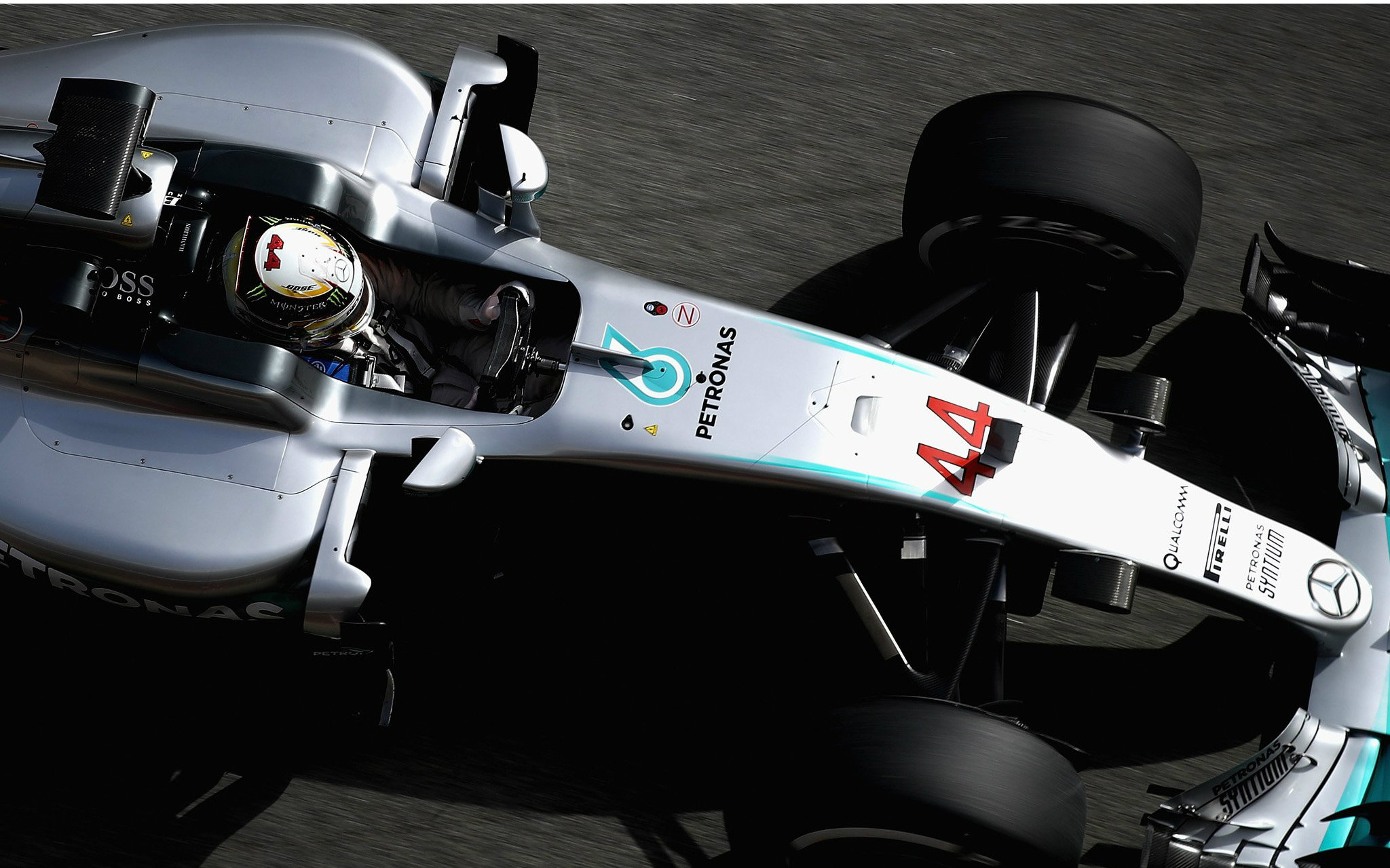 奔驰:如何用f1点亮10000只灯泡