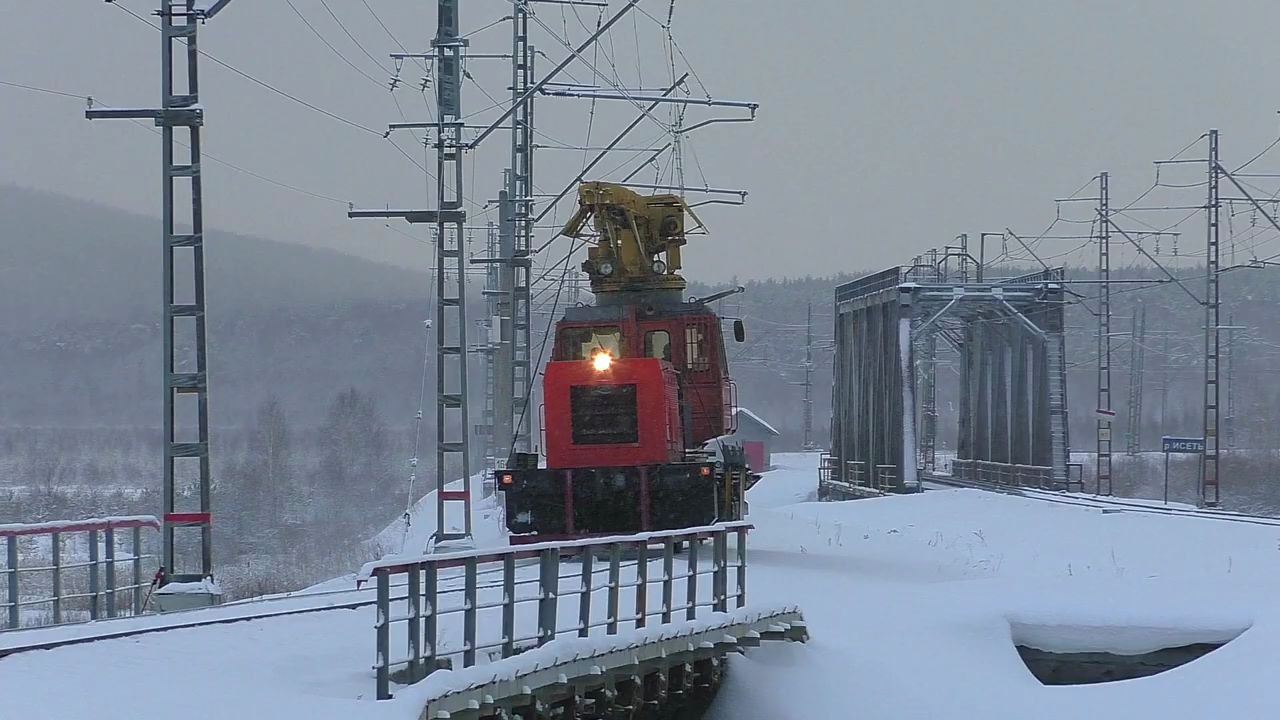МПТ4-1442轨道工程车 通过帕尔基诺