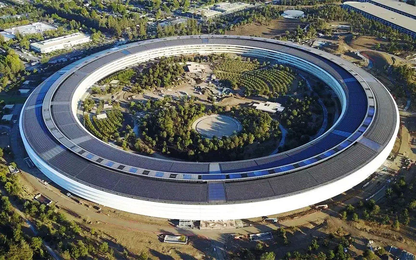 参观苹果总部大楼Apple Park,总耗资达50亿美元,乔布斯参与设计哔哩哔哩bilibili