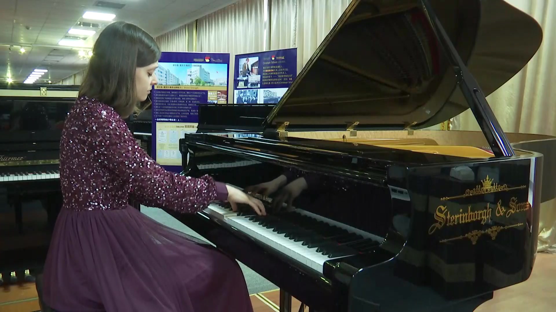 值得珍藏!美女钢琴家演奏德国原装进口斯坦伯格三角钢琴