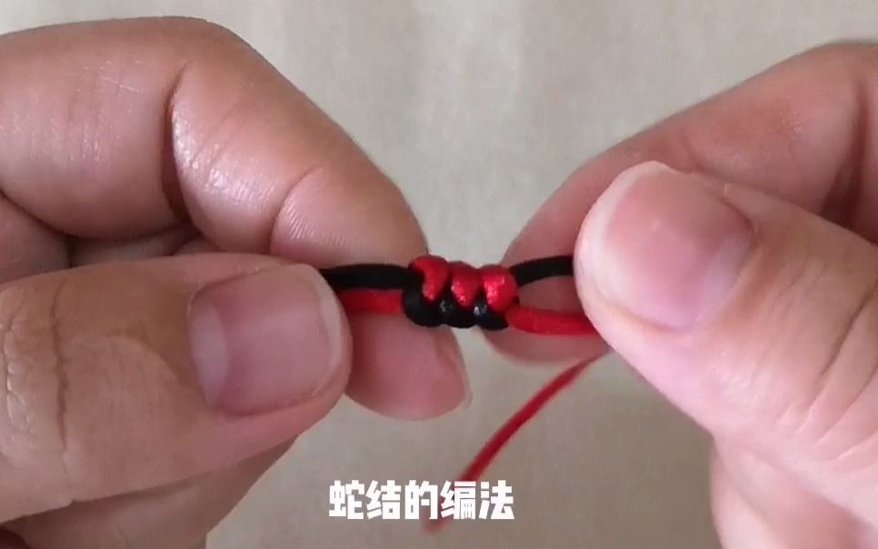 两股红绳手链编法图片