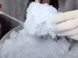 下载视频: 干巴颗粒雪花酥●·今天同一个主播的视频竟然是间隔了一个月的剪辑时间