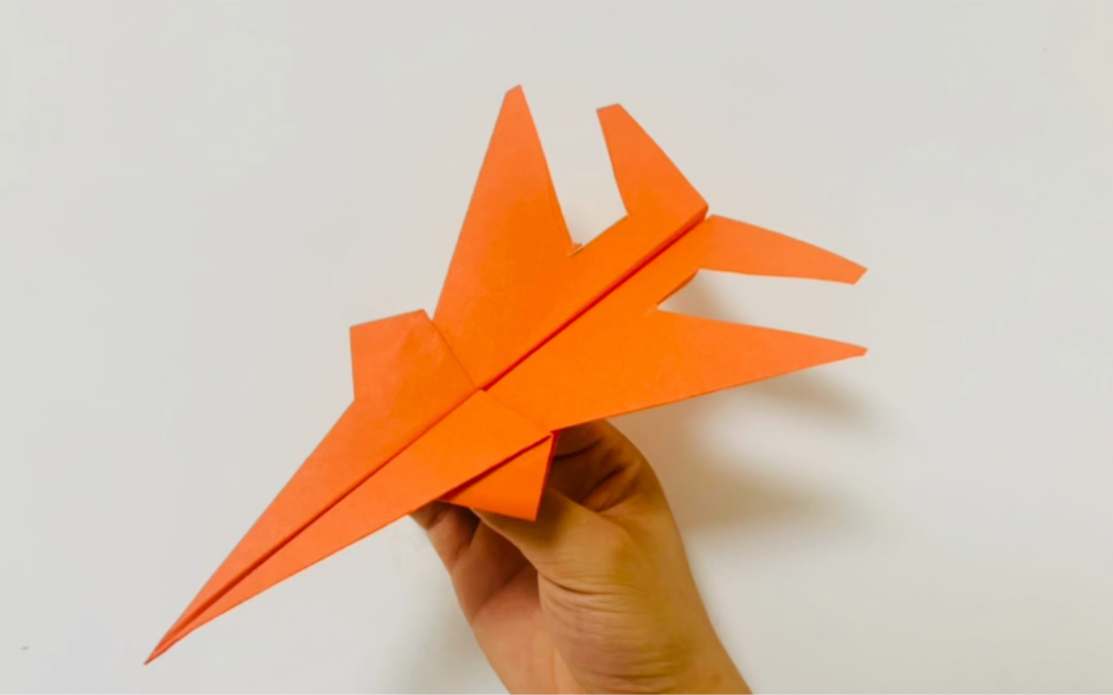 快来试试这款无敌穿云纸飞机的飞行效果吧