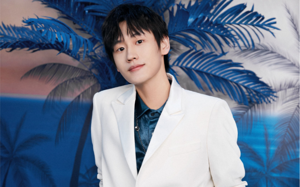 ak刘彰两岁小娃浅唱一下你笑起来真好看