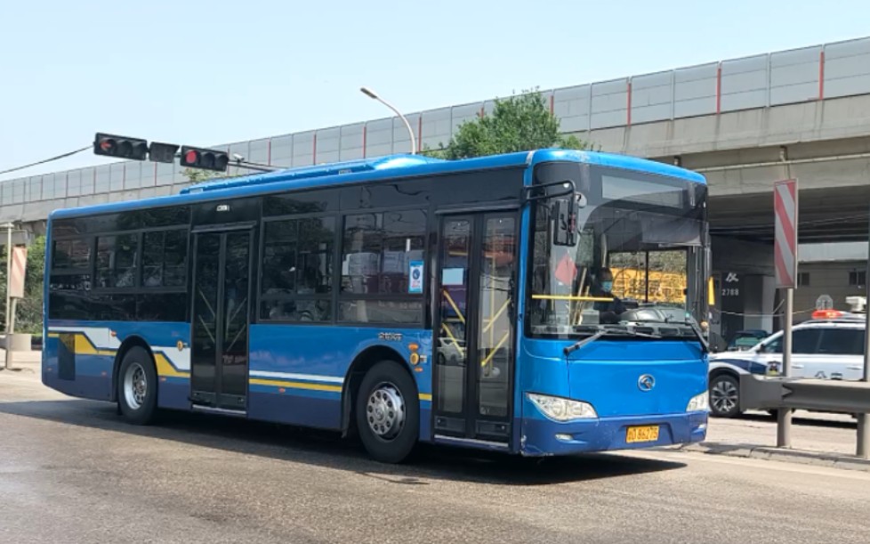 枣滕快线602路(加车) xmq6106g3 行驶在东环路上